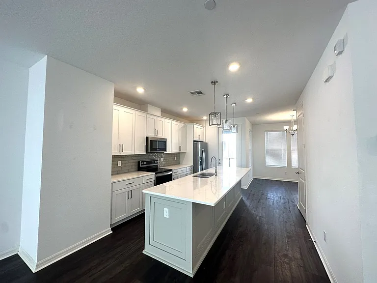 12850 Gabor Ave — Photo 5