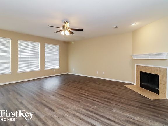 3rd image of 809 Dover Park Trl