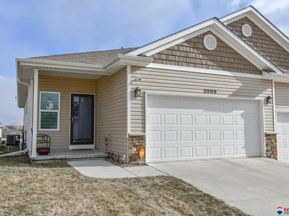 2906 Wagon Dr, Lincoln, NE 68507
