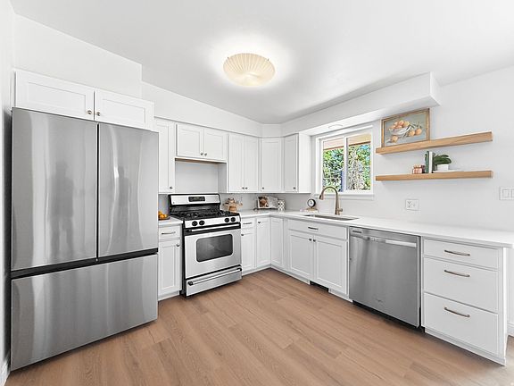 3rd image of 515 E 550 S