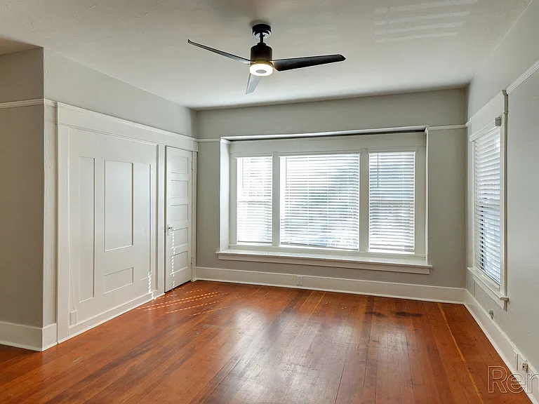 526-528 Anderson Pl — Photo 9