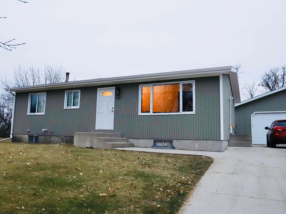 1st image of 768 10 1/2 Ave W