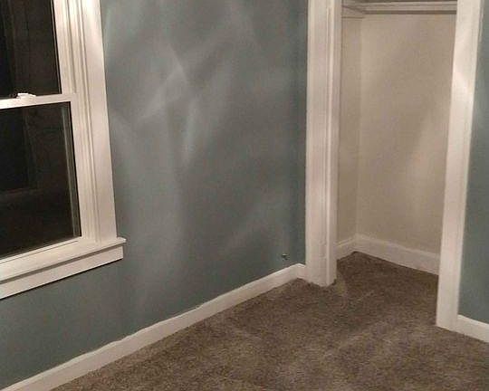 5th image of 302 Blue Grass Ave