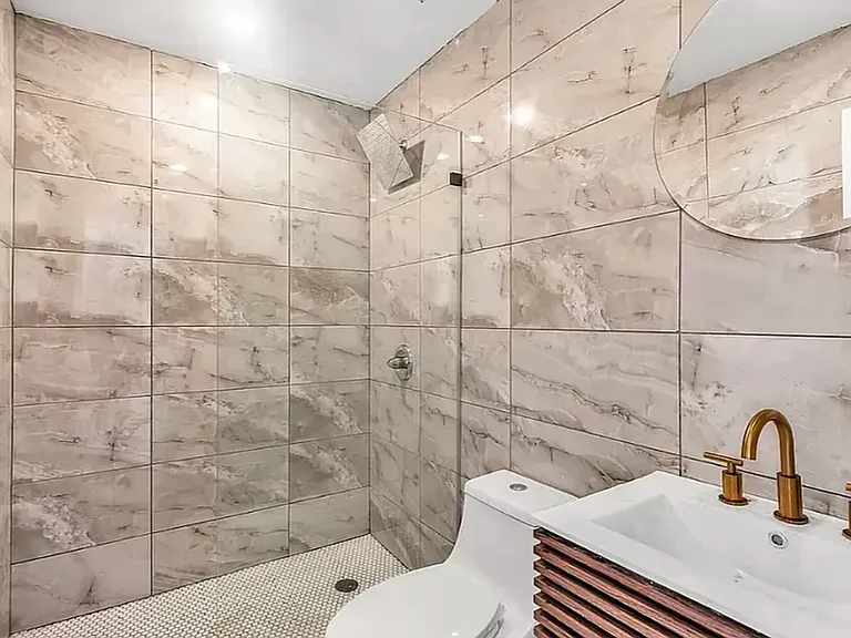 1928 Linden St #3R — Photo 4