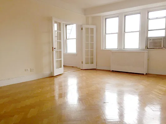 Rented by LIVING QUARTERS NY INC | media 19