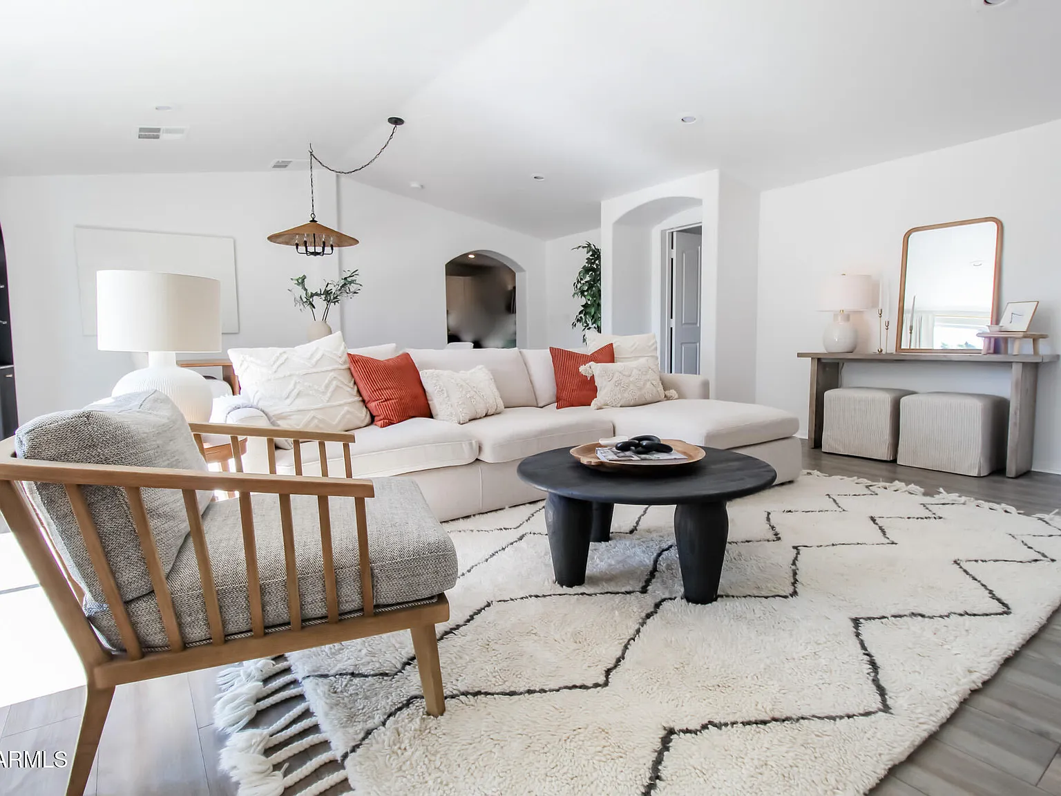 4 bed, 2.0 bath, 2195 sqft, $5,000 — Photo 4