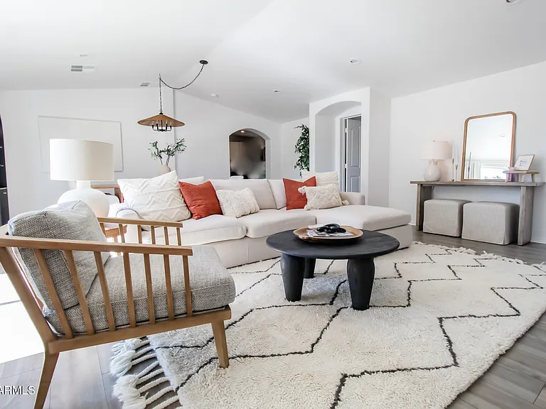 4028 E Lewis Ave — Photo 4