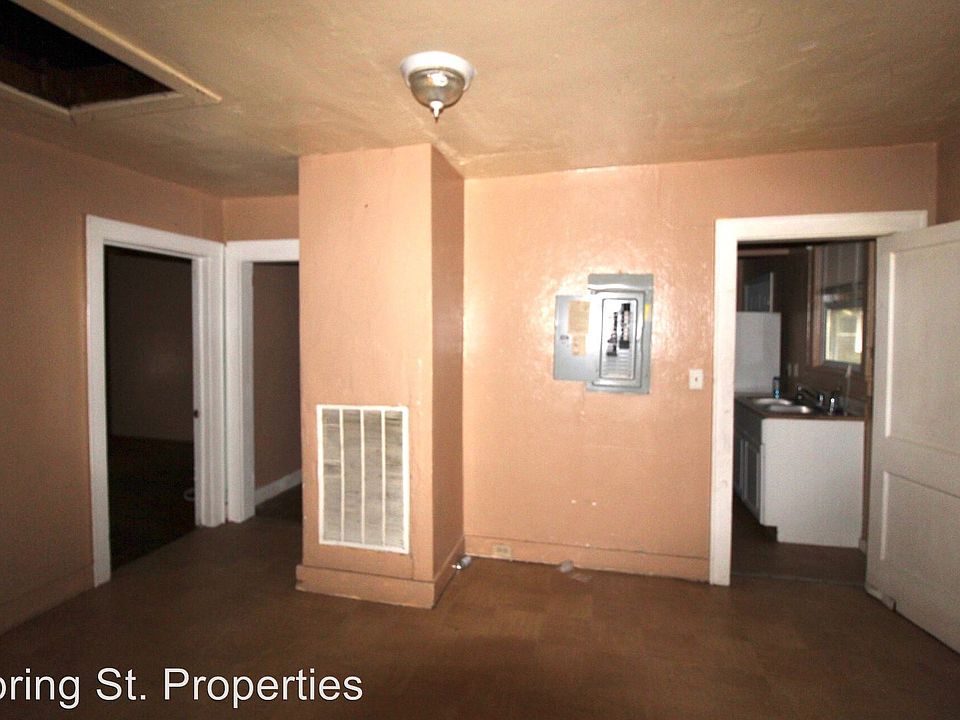 2nd image of 2728 E Surrey Dr
