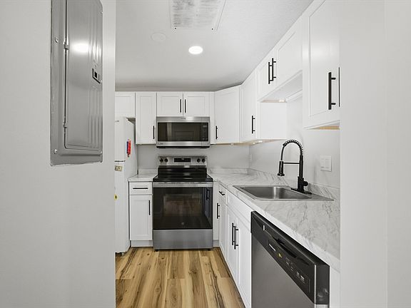 4th image of 25 Longworth Ave Unit 14