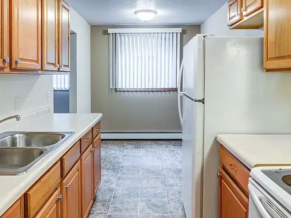 2nd image of 3809 Sibley St #208
