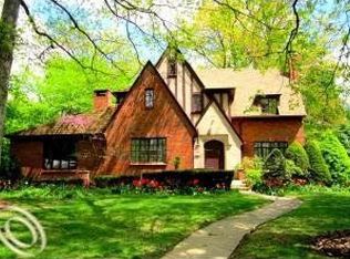 534 Wooddale Rd, Bloomfield Hills, MI 48301