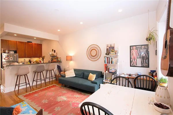 Rented by R New York | media 37