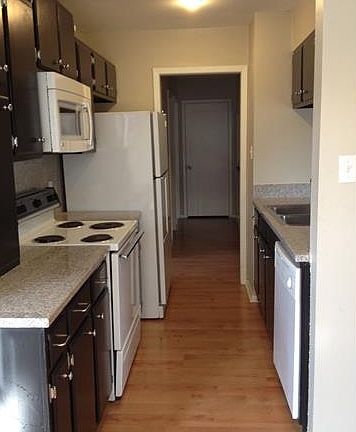 5th image of 1608 Wild Basin St S