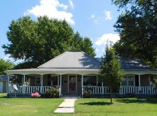 911 Dewey Ave, Galena, KS 66739