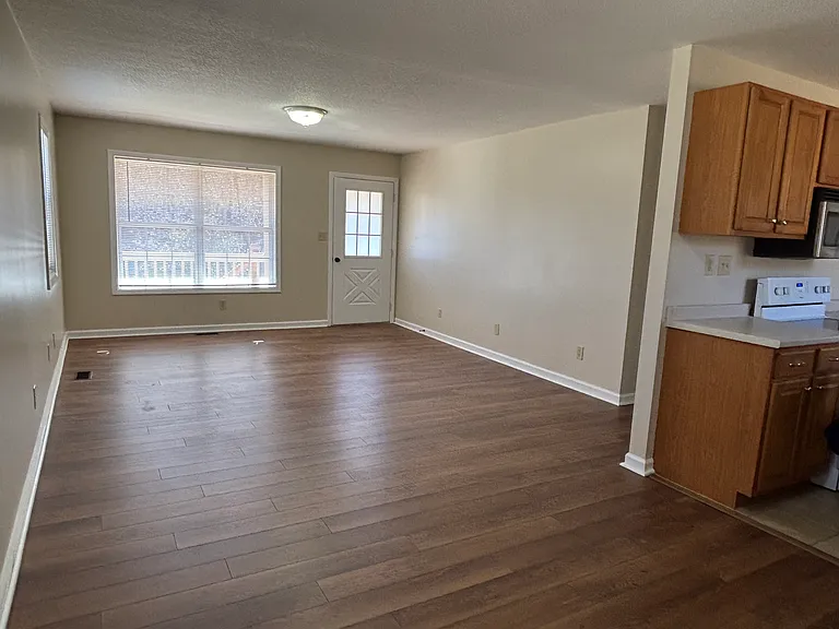 32 Indian Branch Rd — Photo 2
