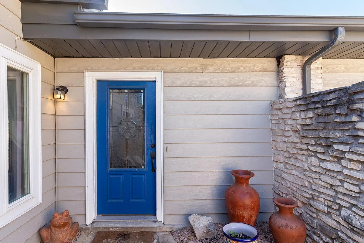 front entry with beautiful Texas front door - 109 Westhaven Dr #A