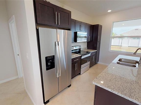 5th image of 606 NW 21st Ter