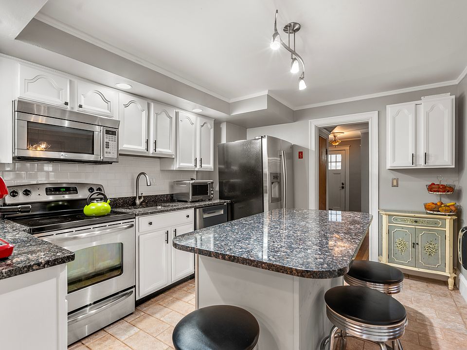 1st image of 15 Loveland Rd #2