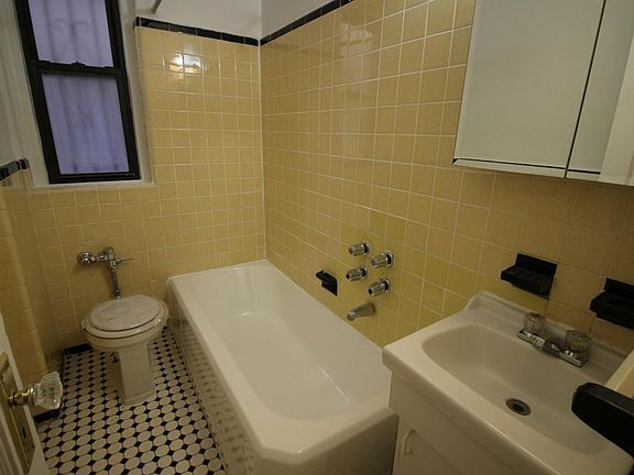 4th image of 2707 Creston Ave APT 1L