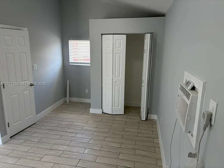 1870 Lakeview Dr — Photo 6