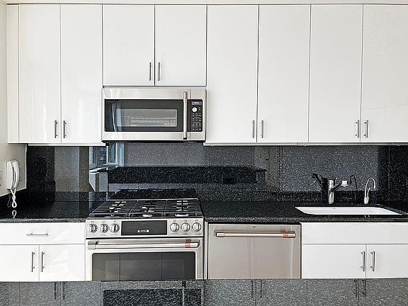 3rd image of 1930 Broadway APT 24H