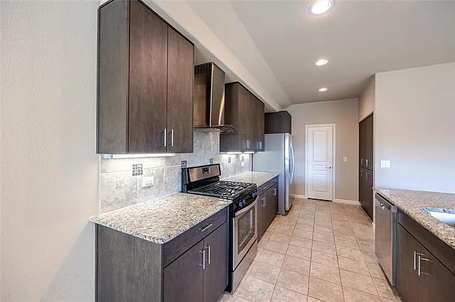 1141 Kingston Ct — Photo 12
