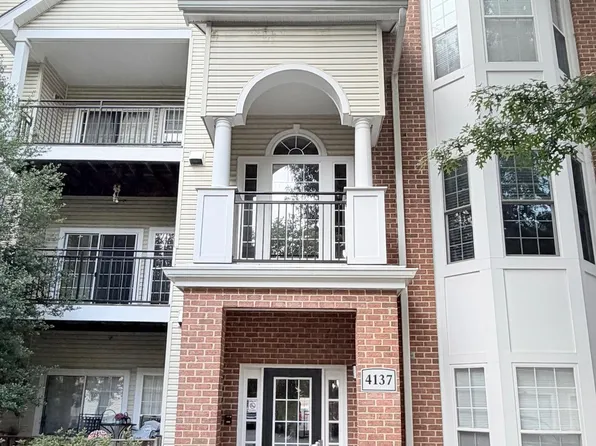 4137 Fountainside Ln Unit 201, Fairfax, VA 22030