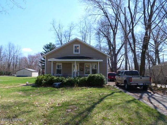 1st image of 924 Burns St