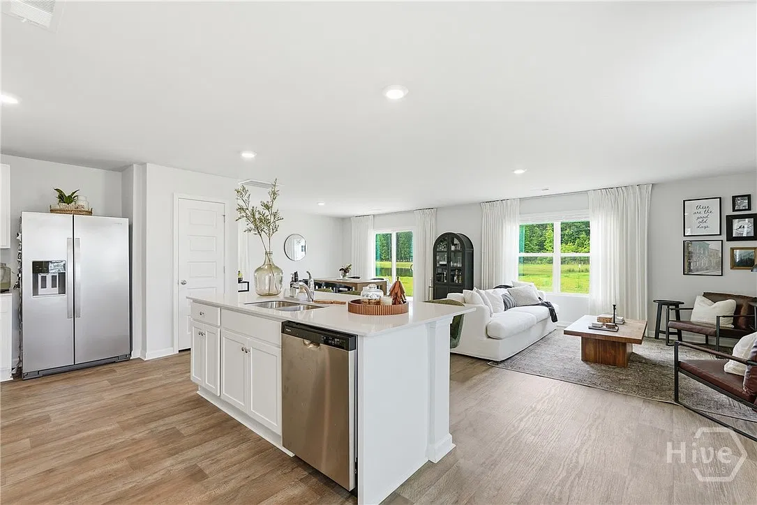 4 bed, 2.5 bath, 2174 sqft, $2,500 — Photo 4