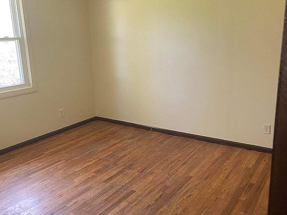 2nd image of 816 Hickory Dr #A