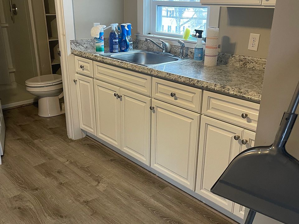 2nd image of 822 Main St Unit 2