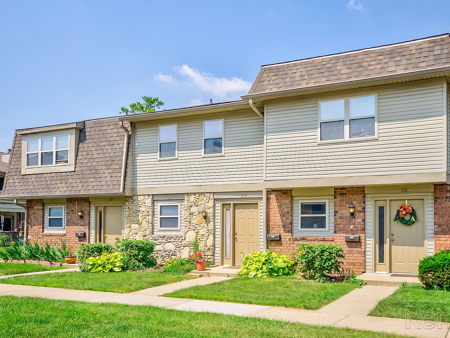 Twin Lakes Apartments of Carmel — Photo 1