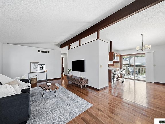 5th image of 4845 Cresthaven Dr