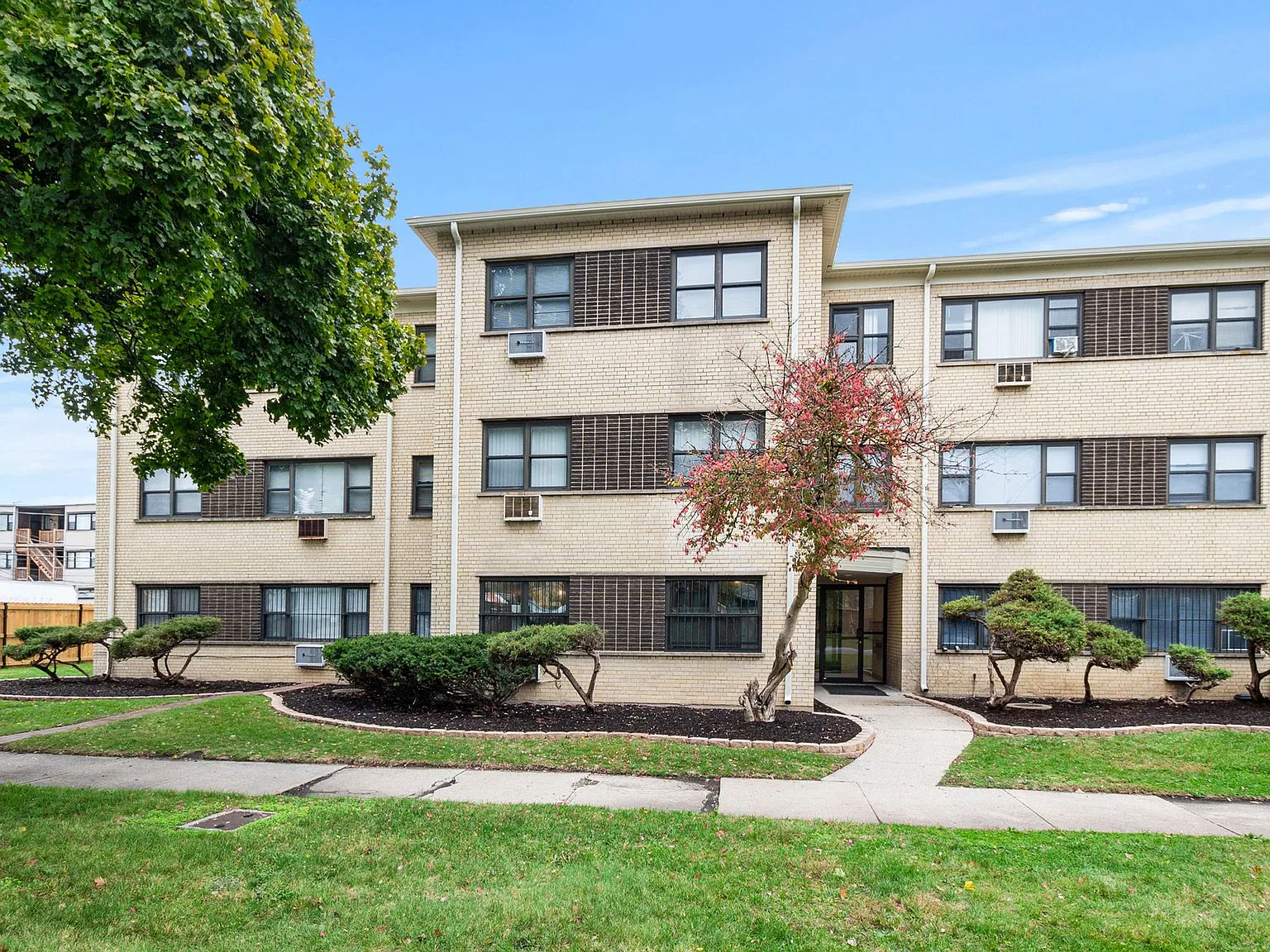 8039 S. King Dr. — Photo 1
