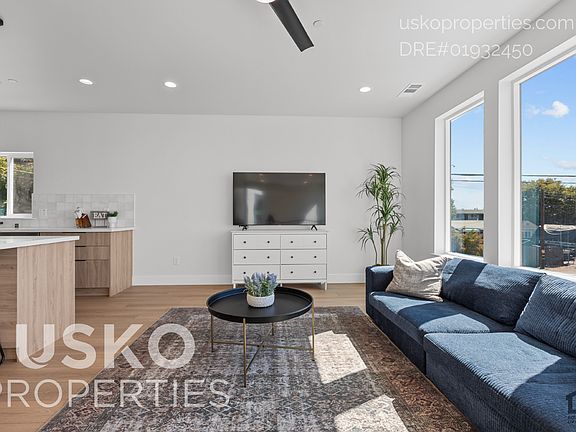 4th image of 4845 Chippendale Dr #1