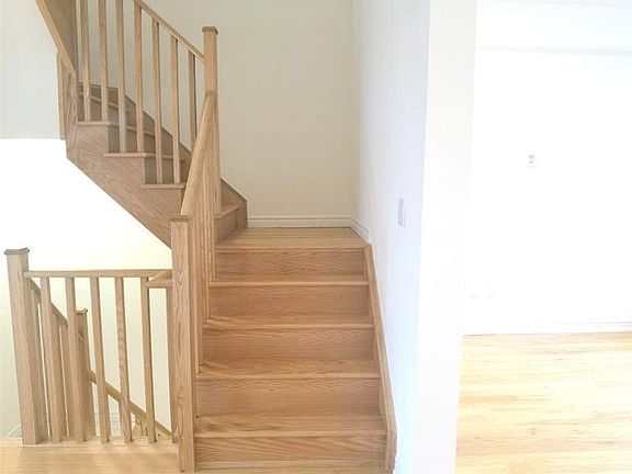 3rd image of 12 Massachusetts Ln