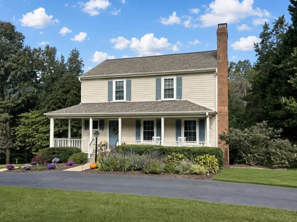 2200 Wisteria Dr, Charlottesville, VA 22911