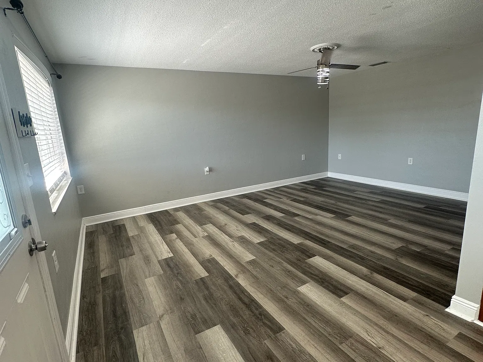 2 bed, 836 sqft, $1,600 — Photo 2