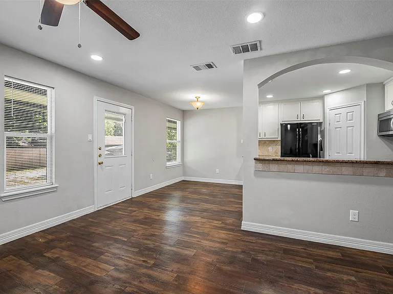 1123 Runneburg Rd — Photo 23