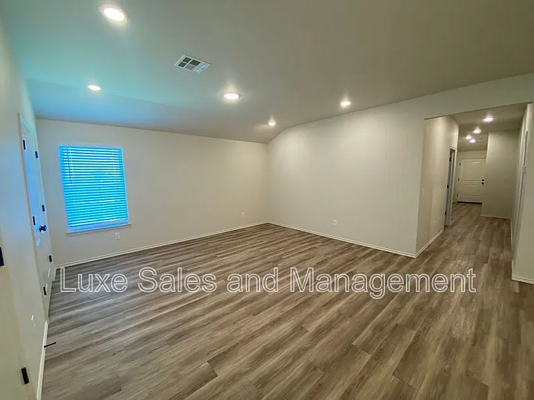 8000 NW 110th Dr — Photo 7