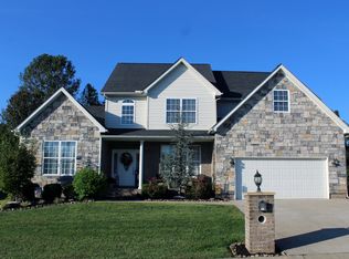 369 Glen Oaks Ct, Hurricane, WV 25526