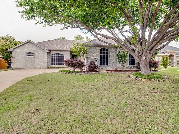 2nd image of 3115 Creekridge Ct