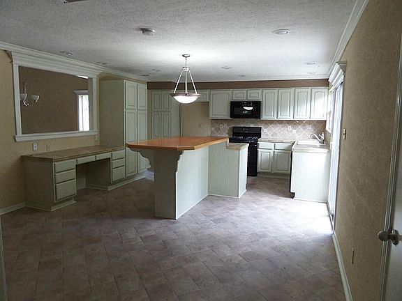 Large updated island kitchen with new appliances