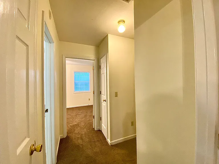 129 N College St — Photo 16