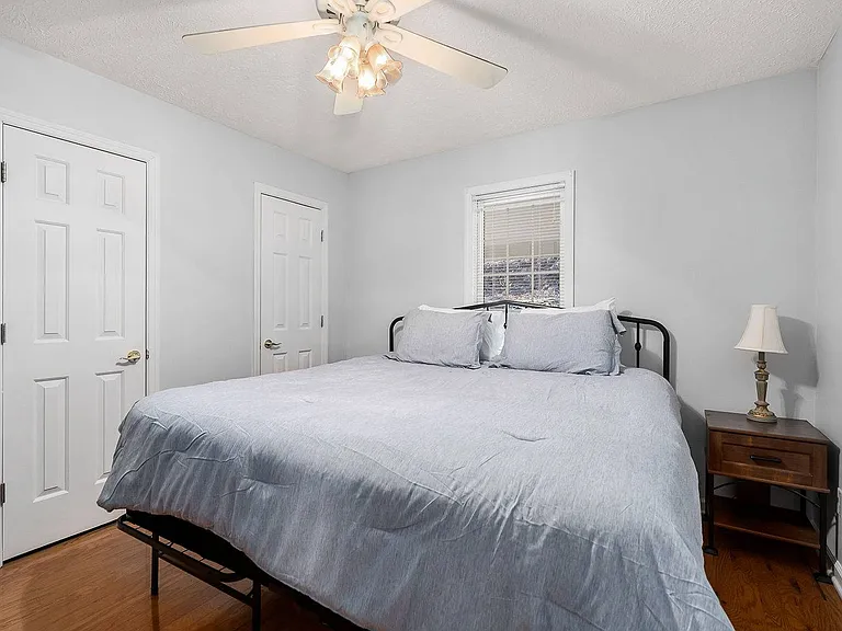 1038 Lakeside Dr — Photo 24
