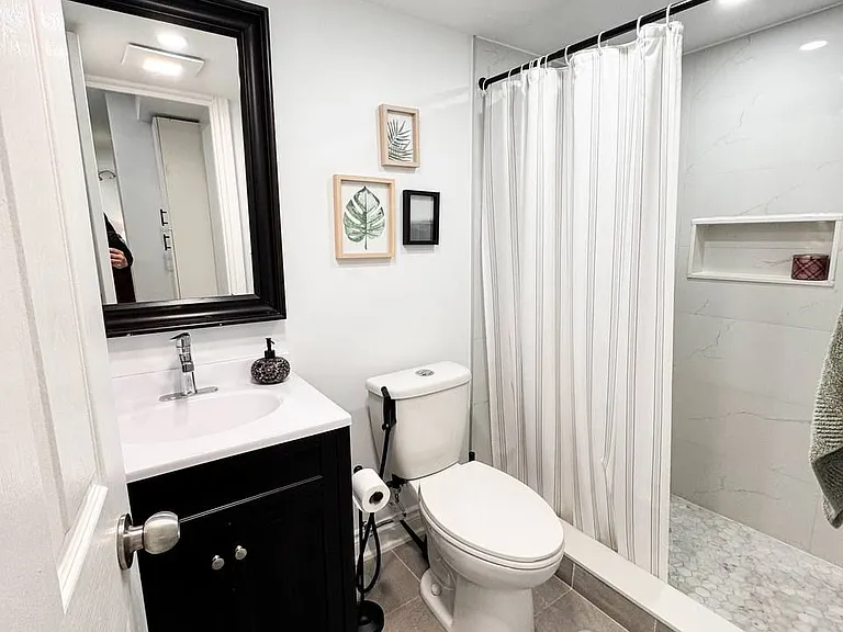 361 Gaston Pl #B — Photo 6