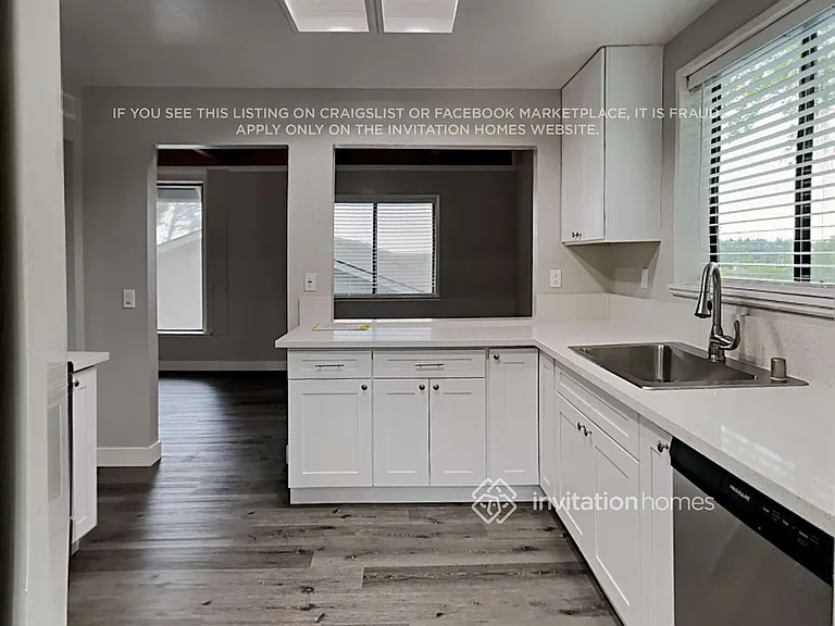 2927 Alhambra Dr — Photo 8