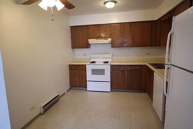 1st image of 653 Dean Dr APT 3
