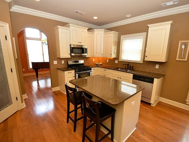 2225 Barkley Crest Ln — Photo 8