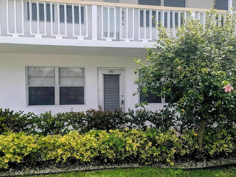 222 Somerset Dr #L — Photo 9